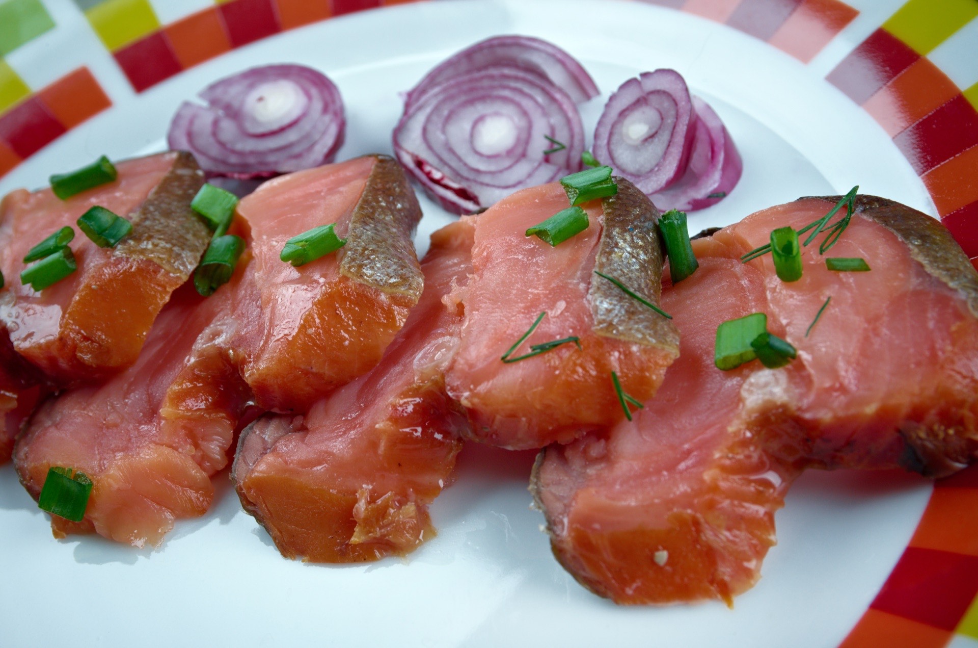 Rakfisk – tradycyjna norweska fermentowana ryba z dodatkami